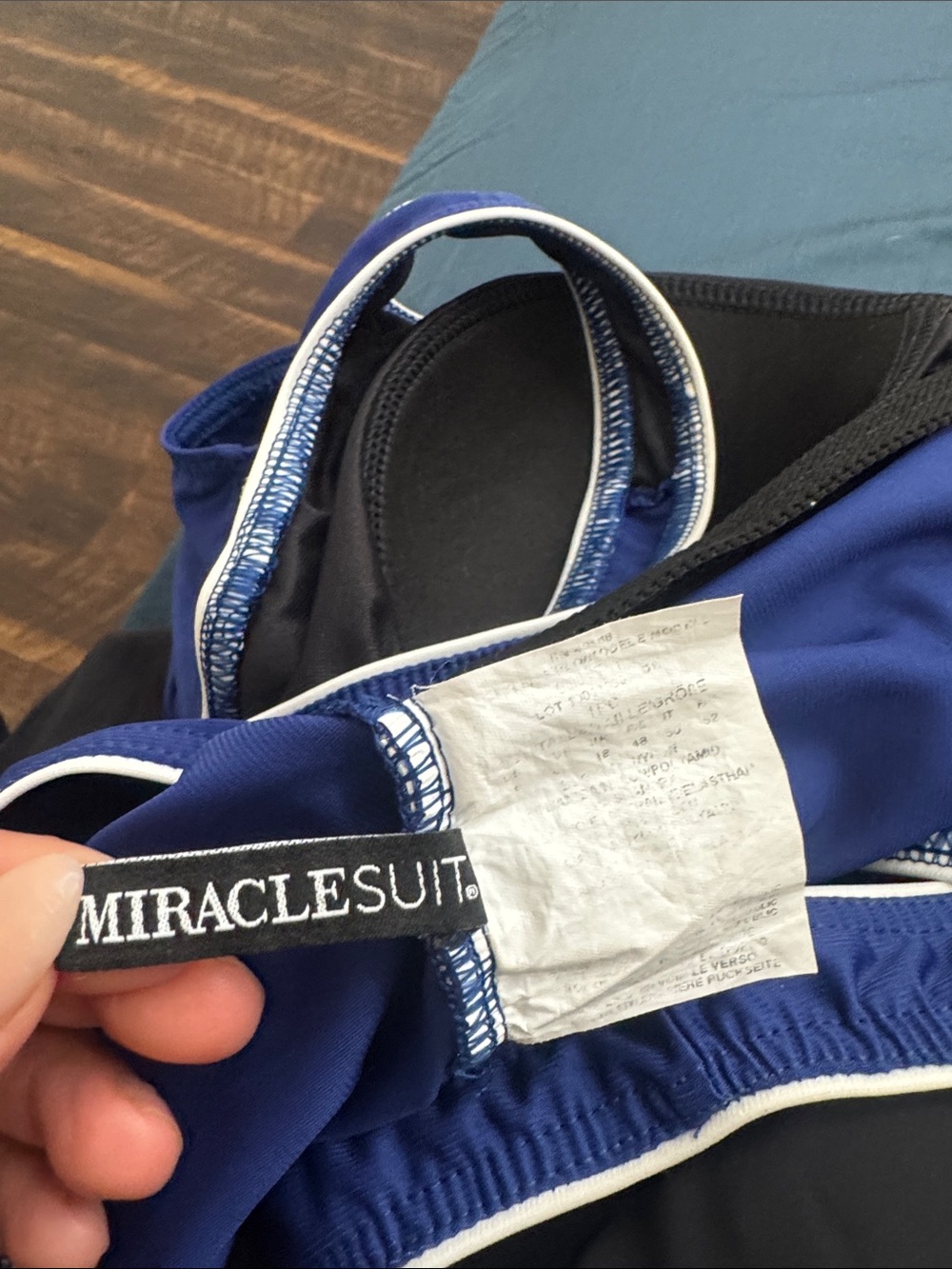 Miraclesuit Horizon One Piece Swimsuit Size 14 Blue White Tummy Control - Picture 4 of 4